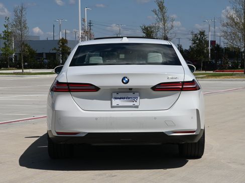 Certified 2024 BMW 530i w/ Premium Package RWD image 8