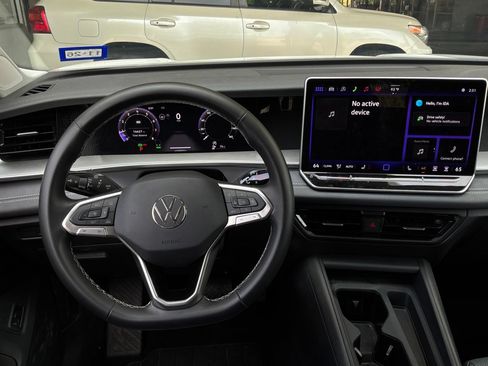 Used 2026 Volkswagen Tiguan SE FWD image 14