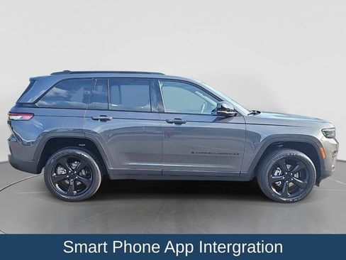 Used 2023 Jeep Grand Cherokee Altitude RWD image 10