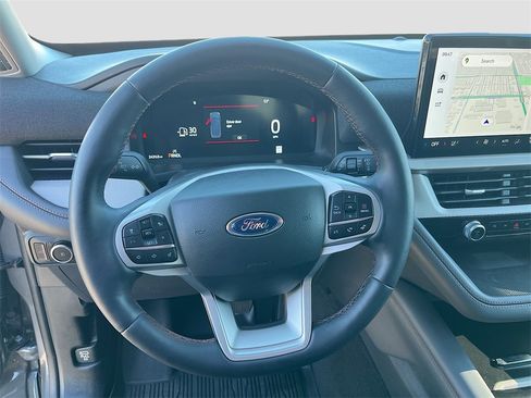 Used 2025 Ford Explorer Active w/ Active Comfort Package image 11