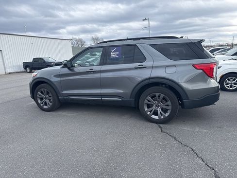Certified 2022 Ford Explorer XLT w/ Equipment Group 202A image 11