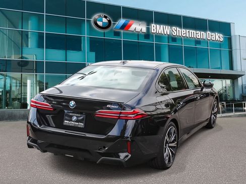 New 2027 BMW 530i RWD image 4