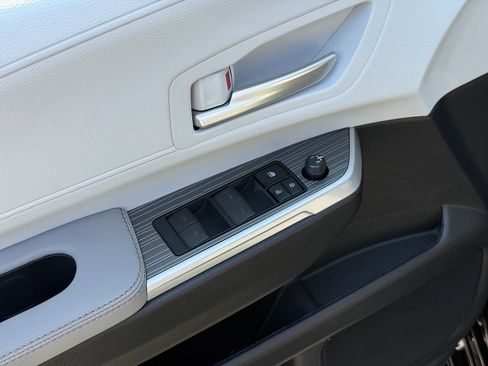 New 2026 Toyota Sienna XLE image 11