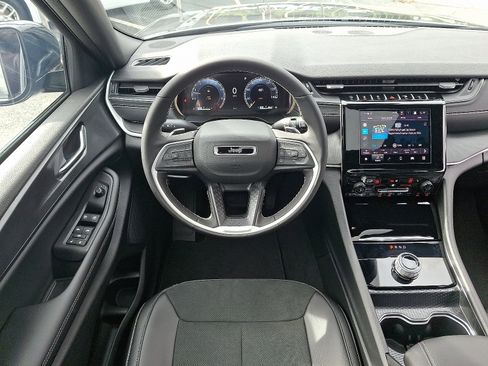 New 2025 Jeep Grand Cherokee L Altitude image 10