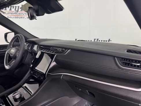 Used 2023 Jeep Grand Cherokee L Laredo AWD/4WD image 40