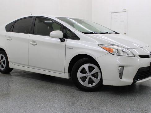 Used 2015 Toyota Prius Three image 1