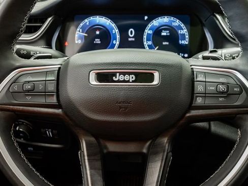 Used 2023 Jeep Grand Cherokee Limited AWD/4WD image 13