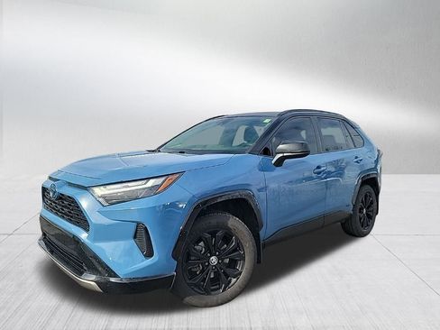 Used 2022 Toyota RAV4 SE image 1