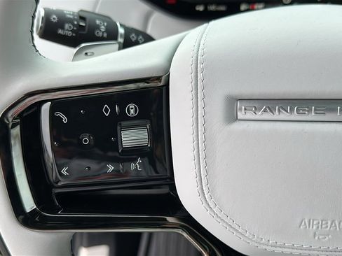 Used 2025 Land Rover Range Rover Sport Dynamic SE image 13