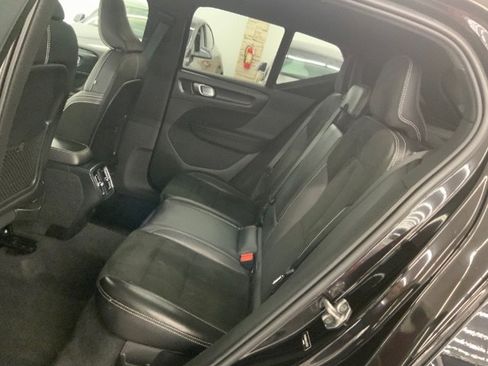 Used 2020 Volvo XC40 T5 R-Design image 12
