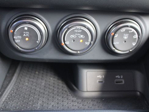 Used 2024 Nissan Z Performance w/ Floor Mat Package image 36