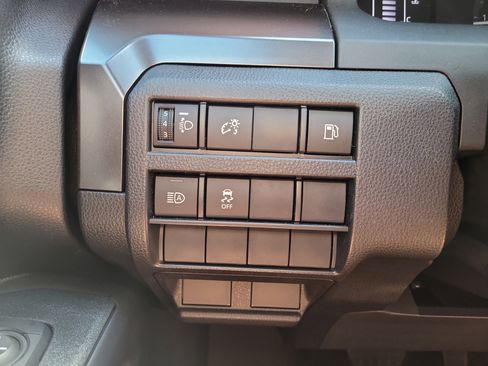 Used 2025 Toyota 4Runner SR5 AWD/4WD image 28