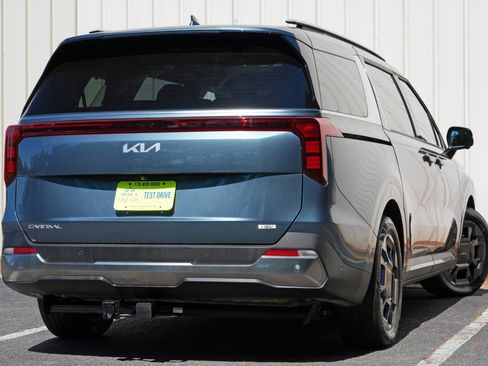 Used 2025 Kia Carnival SX FWD image 5