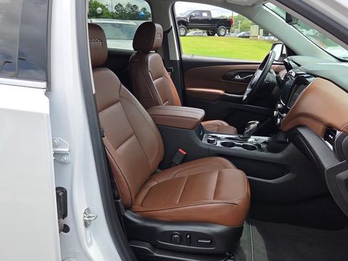 Used 2021 Chevrolet Traverse High Country FWD image 18