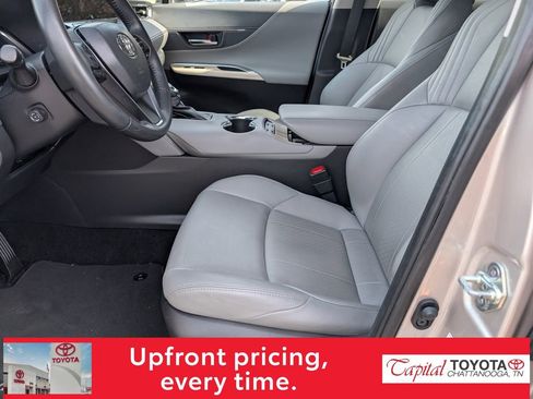 Used 2023 Toyota Venza Limited image 15