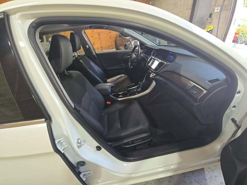 Used 2017 Honda Accord EX-L image 14