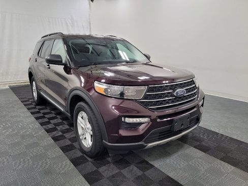 Used 2022 Ford Explorer XLT w/ Equipment Group 202A AWD/4WD image 13