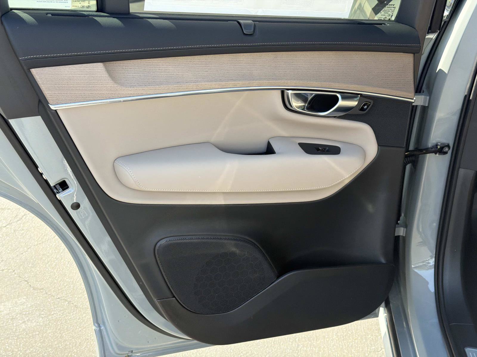 New 2027 Volvo XC90 B6 Plus AWD/4WD image 16