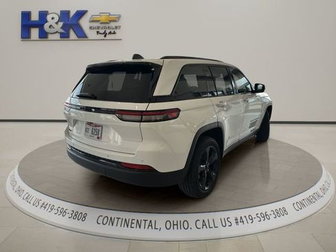 Used 2023 Jeep Grand Cherokee Altitude AWD/4WD image 6