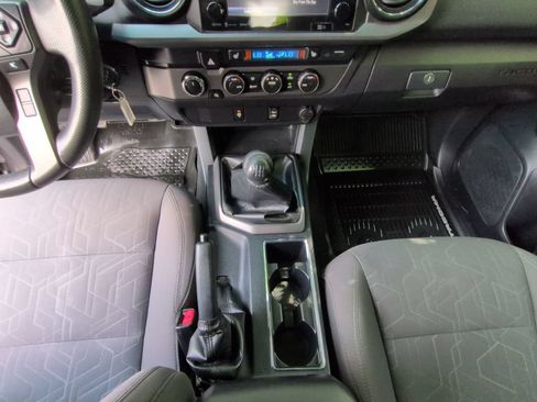 Used 2019 Toyota Tacoma TRD Sport w/ TRD Premium Sport Package AWD/4WD image 13