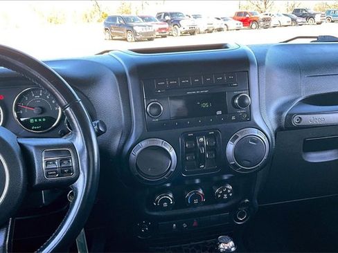 Used 2018 Jeep Wrangler Unlimited Sport S image 9