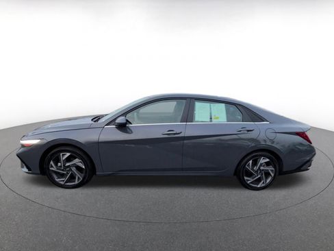 Used 2025 Hyundai Elantra SEL image 9