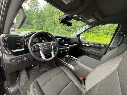 Used 2025 GMC Sierra 1500 Elevation image 16