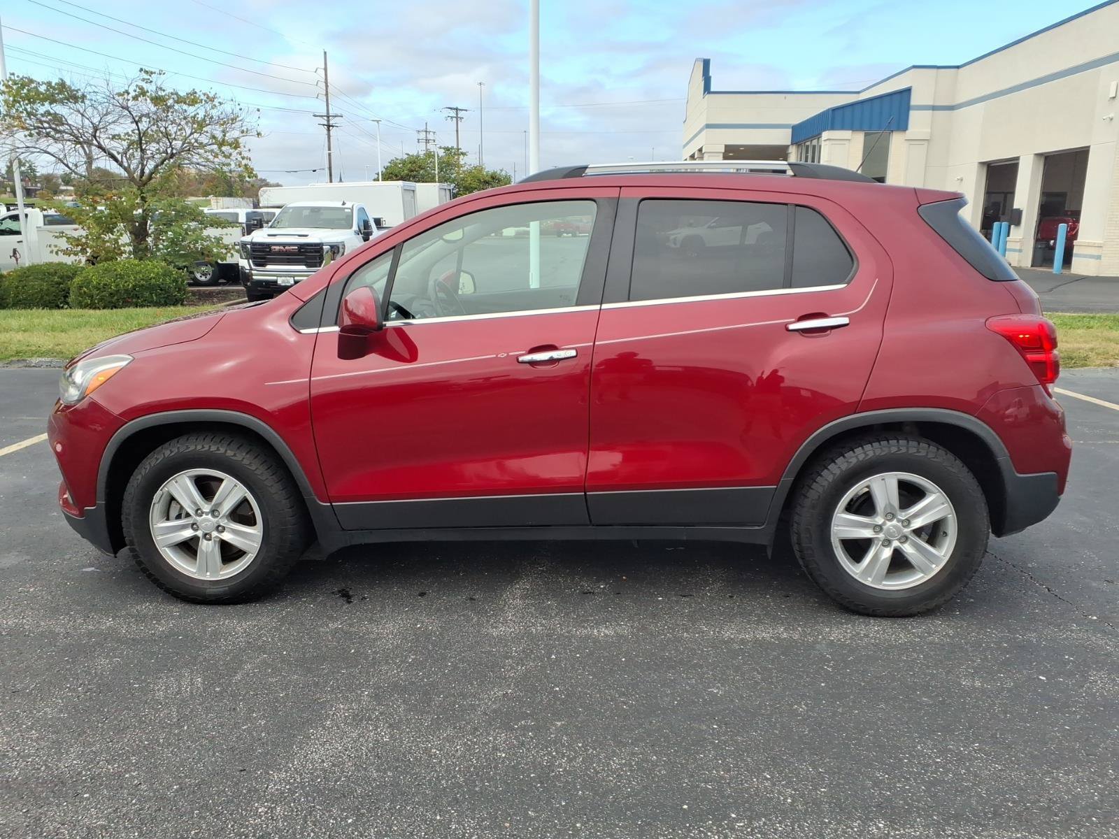 Used 2019 Chevrolet Trax LT w/ LT Convenience Package FWD image 4