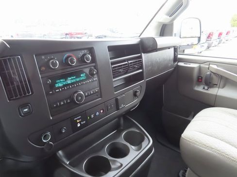 Used 2025 Chevrolet Express 3500 LT image 31