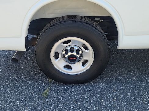 Used 2025 GMC Savana 3500 LT w/ LT Preferred Equipment Group RWD image 9