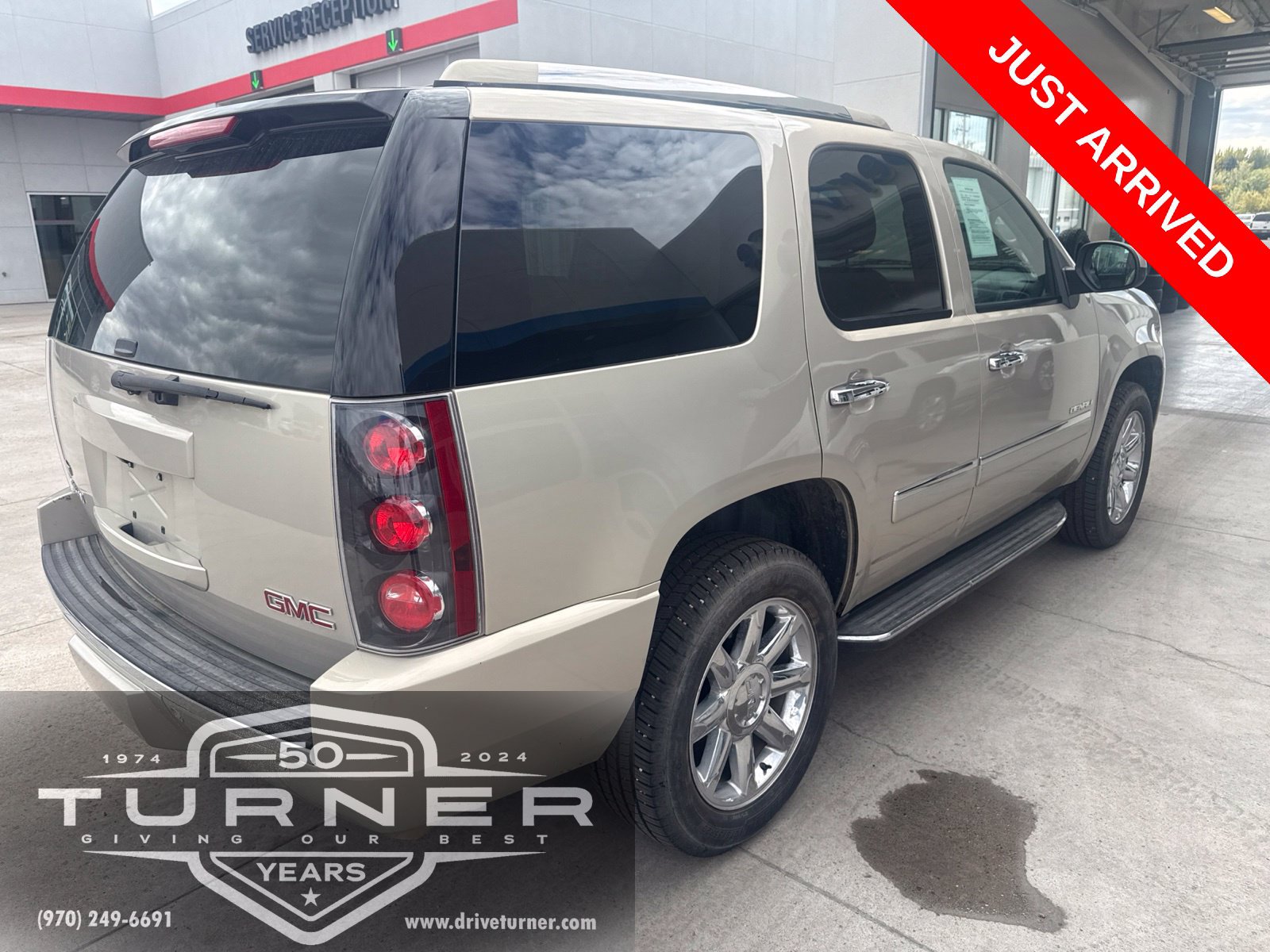 Used 2011 GMC Yukon Denali AWD/4WD image 4
