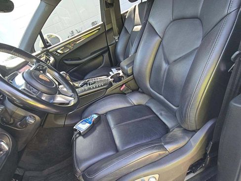 Used 2018 Porsche Macan Sport Edition AWD/4WD image 6