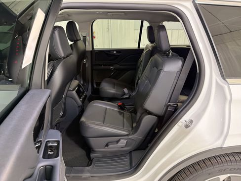 New 2026 Lincoln Aviator AWD image 24