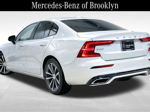 Used 2021 Volvo S60 T5 Momentum image 11