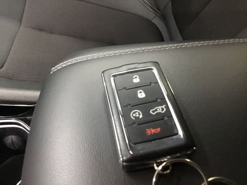 Used 2023 Jeep Grand Cherokee Laredo w/ Luxury Tech Group I AWD/4WD image 9