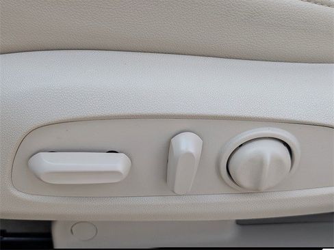 Certified 2023 GMC Acadia Denali w/ Denali Ultimate Package image 22