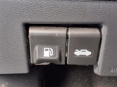 Certified 2020 Nissan Kicks SR image 12