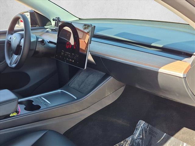 Used 2025 Tesla Model Y Long Range RWD image 23