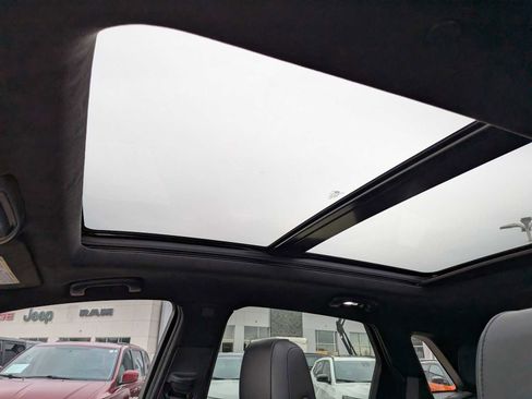 Used 2017 Cadillac XT5 Platinum image 19