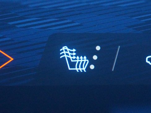 Used 2025 Chevrolet Equinox EV LT w/ Convenience Package image 32