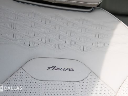 Used 2024 Bentley Bentayga Azure image 43
