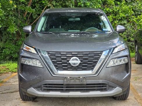 Used 2023 Nissan Rogue SV FWD image 2
