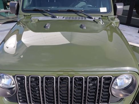 Used 2024 Jeep Wrangler Unlimited AWD/4WD image 19