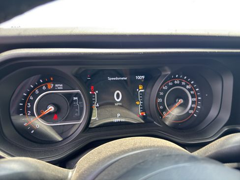 Used 2025 Jeep Gladiator Rubicon AWD/4WD image 15