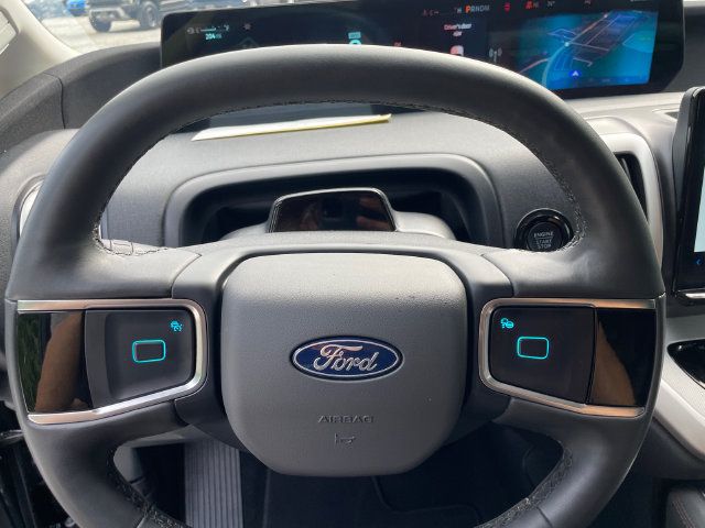 Used 2025 Ford Expedition Active AWD/4WD image 32