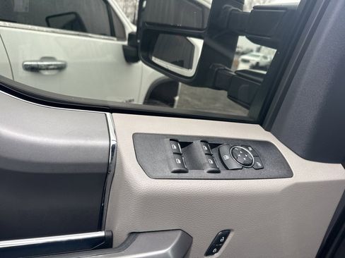 Used 2022 Ford F250 XLT w/ Black Appearance Package image 17