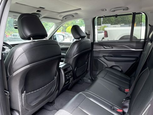 Used 2023 Jeep Grand Cherokee Limited w/ Luxury Tech Group II RWD image 25