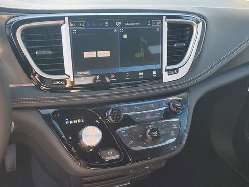 New 2026 Chrysler Pacifica Select image 24