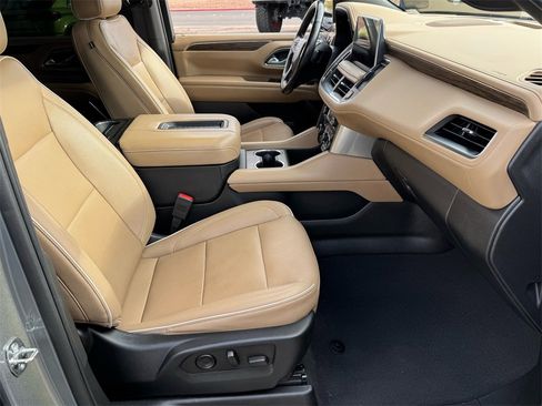 Used 2022 Chevrolet Suburban Premier image 22