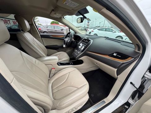 Used 2017 Lincoln MKC Select w/ Select Plus Package FWD image 8